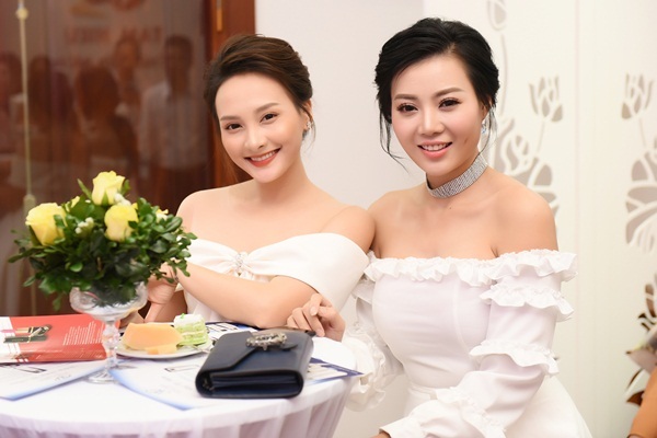 Bảo Thanh xinh đẹp dự sự kiện cùng Thanh Hương