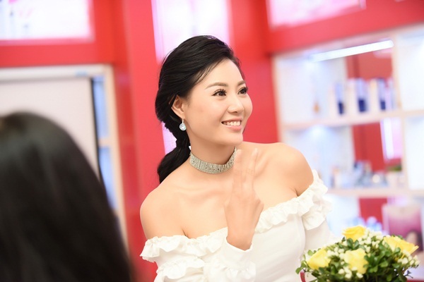 Bảo Thanh xinh đẹp dự sự kiện cùng Thanh Hương Bảo Thanh xinh đẹp dự sự kiện cùng Thanh Hương