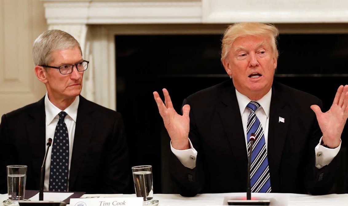 Tổng thống Mỹ Donald Trump: Apple nên chuyển nhà máy sản xuất về Mỹ