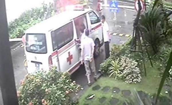 Chặn xe cấp cứu, bệnh nhân đột quỵ chết: Xe phải chặn, sống chết mặc kệ