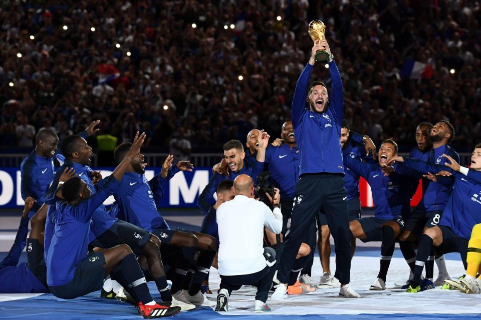 Pháp ăn mừng chức vô địch World Cup rực rỡ ở Stade de France