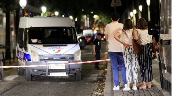 Tấn công bằng dao tại Paris, nhiều người bị thương