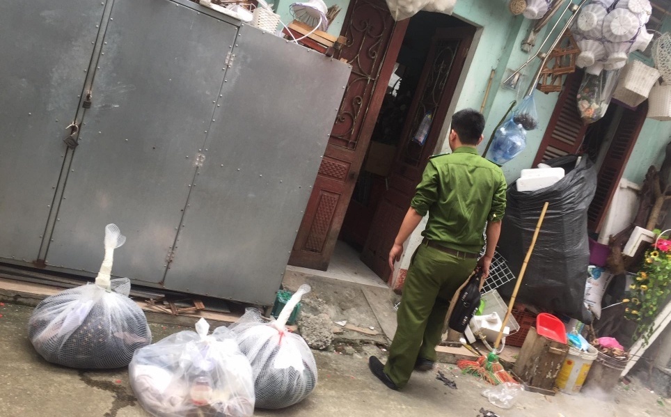 Bắt nghi phạm giết người rồi bỏ trơ xương trong phòng kín