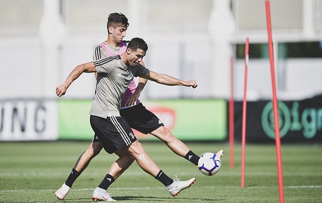 Ronaldo miệt mài 