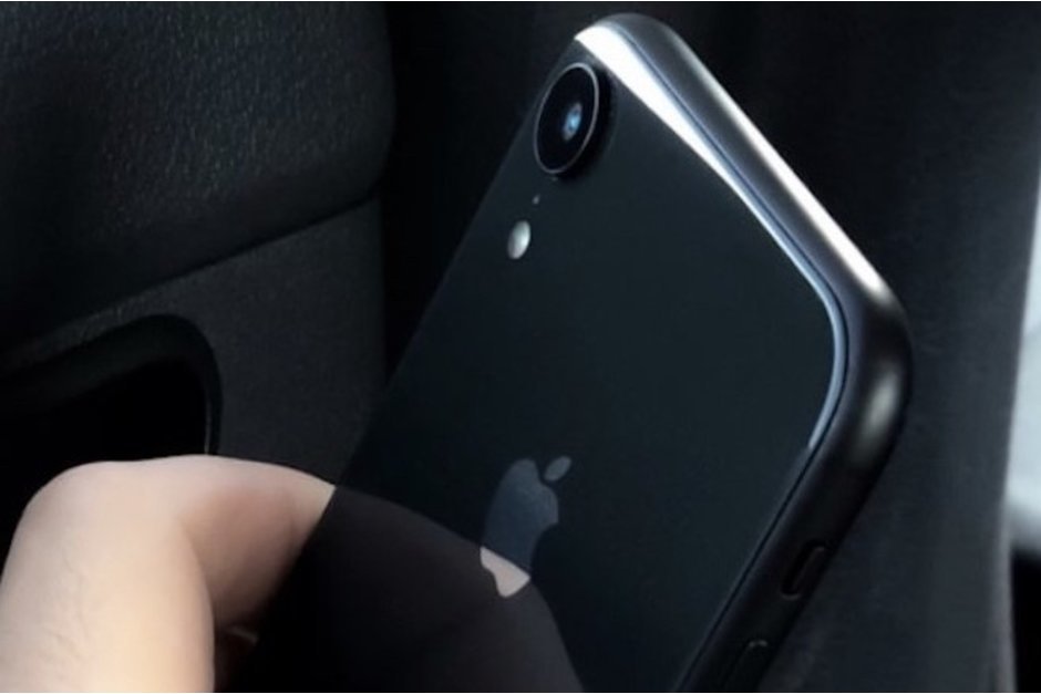 iPhone XC lộ ảnh thực tế ngay trước ngày ra mắt