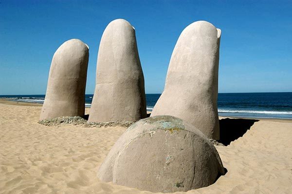 Những bờ biển sở hữu bức tượng nổi tiếng thế giới