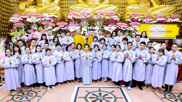 Tập đoàn TLM tặng quà 800 người khiếm thị
