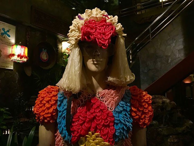 Đừng choáng nếu bắt gặp nhà hàng bao cao su này khi đi du lịch Thái Lan