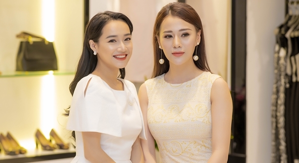 Nhã Phương kín đáo, Phương Oanh ‘Quỳnh búp bê’ khoe vòng 1 sexy