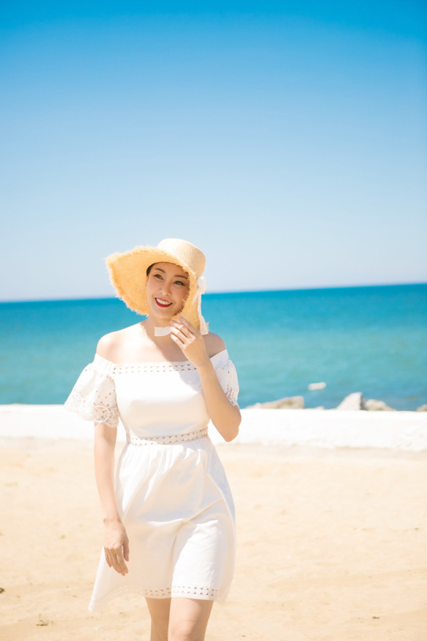 Hà Kiều Anh mặc bikini khoe vóc dáng đáng ngưỡng mộ ở tuổi 42 Hà Kiều Anh mặc bikini khoe vóc dáng đáng ngưỡng mộ ở tuổi 42