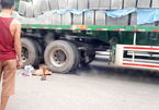 Ngã vào bánh xe container, bé 5 tuổi tử vong trên đường tới trường