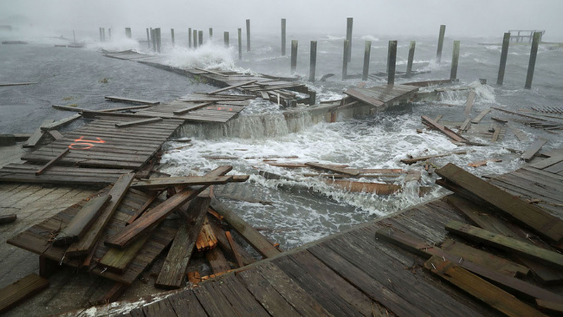 Siêu bão Florence tấn công Mỹ dữ dội, Mangkhut sắp càn quét Philippines