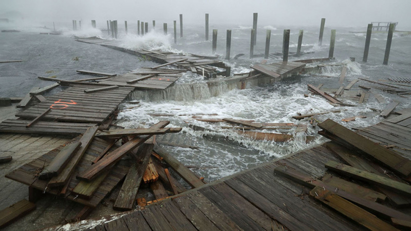 Siêu bão Florence tấn công Mỹ dữ dội, Mangkhut sắp càn quét Philippines