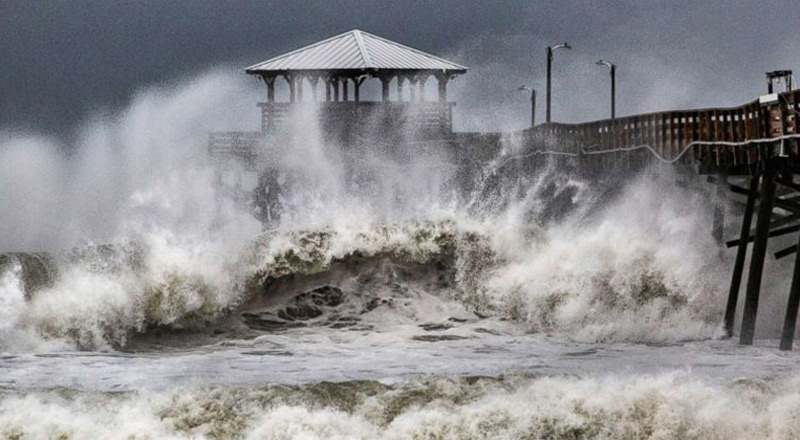 Mỹ tả tơi vì siêu bão Florence, Philippines oằn mình 'gánh' Mangkhut