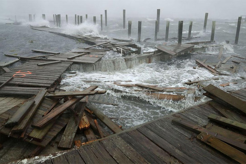 Hìhh ảnh Bắc Carolina tả tơi vì siêu bão, 5 người chết