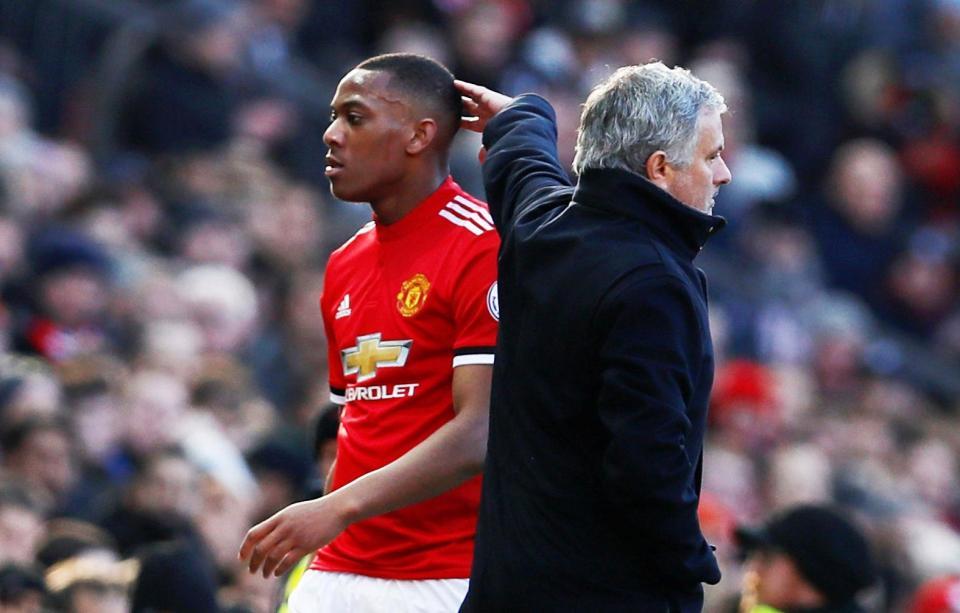 Lý do bất ngờ MU chưa tống tiễn