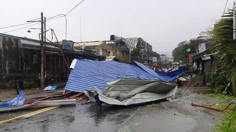 Hình ảnh đầu tiên về siêu bão Mangkhut tấn công Philippines