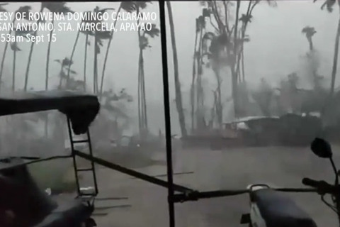 bão Mangkhut càn quét tỉnh Apayao trên đảo Luzon
