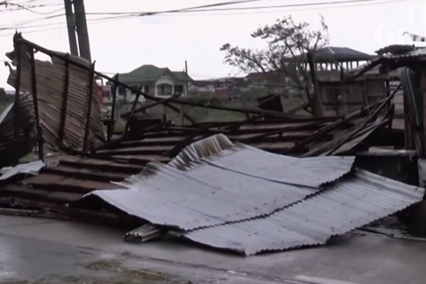 bão Mangkhut tàn phá nhà cửa ở Luzon
