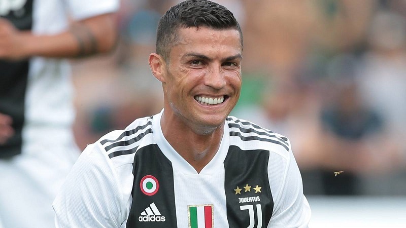 Mourinho bắn tiếng MU ký mới, Ronaldo ghi bàn cho Juventus