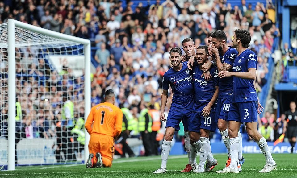 Hazard lập hat-trick, Chelsea leo lên đỉnh bảng