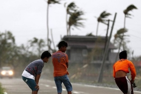 siêu bão Mangkhut tấn công Philippines