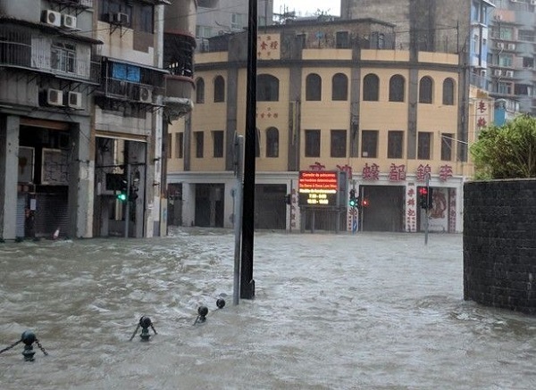 bão Mangkhut tấn công Hong Kong - 066