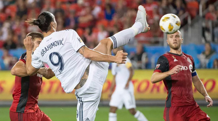 Ibrahimovic ghi siêu phẩm ngoạn mục thứ 500 trong sự nghiệp