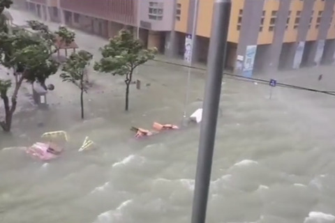 Siêu bão Mangkhut càn quét Hong Kong