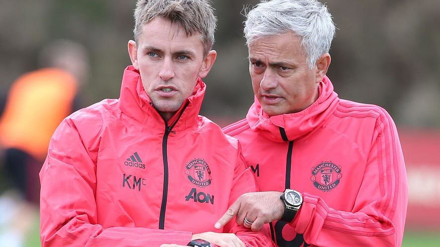 MU chiến thắng: Mourinho và niềm tin từ những người bạn