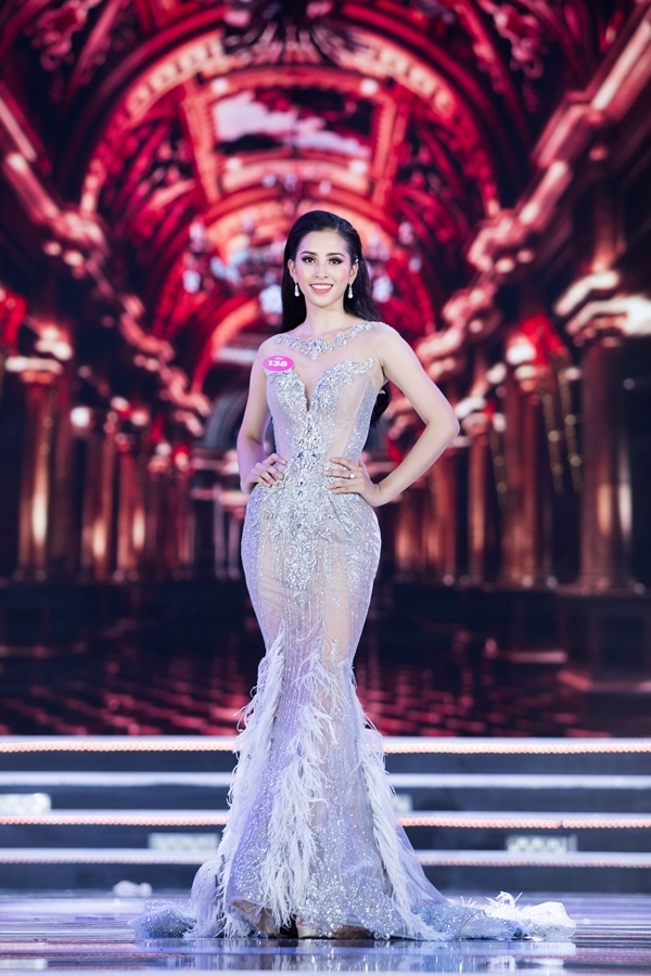 Vẻ đẹp nóng bỏng của Top 5 Hoa hậu Việt Nam 2018