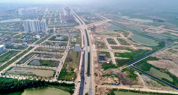 Đường nghìn tỷ Hà Nội chưa xong, xế hộp vù vù phóng