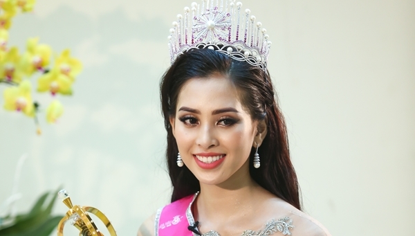 Hành trình đến với ngôi Hoa hậu Việt Nam của nữ sinh 18 tuổi chưa biết yêu