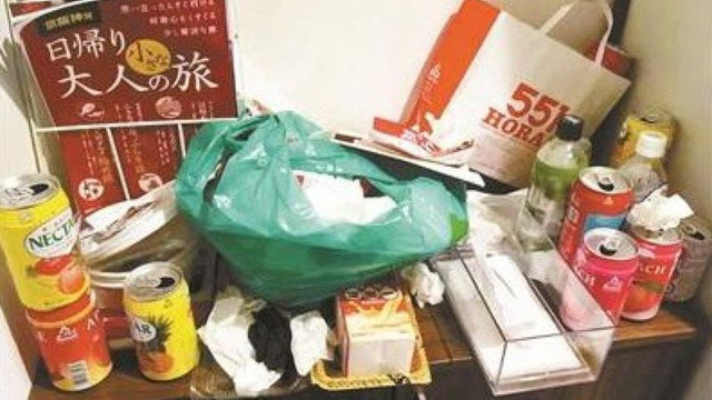 Thuê phòng trong 5 ngày, nhóm khách Trung Quốc để lại 'núi rác' xộc mùi hôi thối