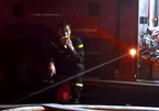 Cháy nhà ở Đê La Thành: Hình ảnh lính cứu hỏa lay động triệu con tim