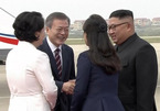 Vợ chồng ông Kim Jong Un ra sân bay đón Tổng thống Hàn
