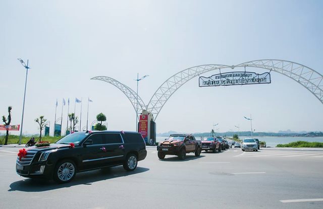 Màn rước dâu ở Quảng Ninh bằng dàn xe 'khủng' gây sốt cộng đồng mạng Màn rước dâu ở Quảng Ninh bằng dàn xe 'khủng' gây sốt cộng đồng mạng
