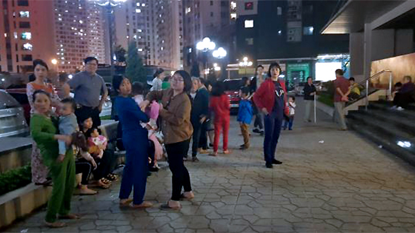 Đi tiểu giữa sảnh thang máy, phạt cô gái dọn cả hầm chung cư