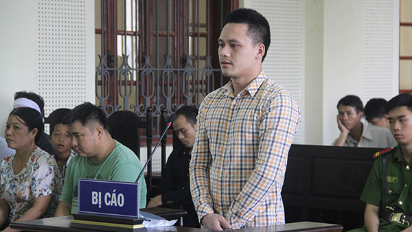 Chém chết người vì trả tiền ném vung vãi xuống đất