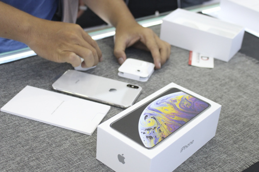 Giá bán trong ngày đầu của iphone Xs Max