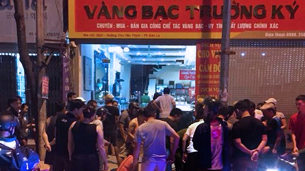 Nóng: Cướp táo tợn tiệm vàng ở TP Sơn La