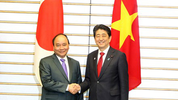 Thủ tướng Nguyễn Xuân Phúc gửi thư mừng Thủ tướng Nhật Bản