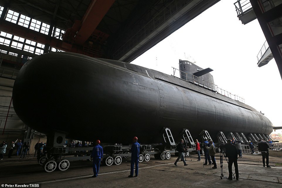 Xem tàu ngầm tàng hình hiện đại Nga vừa trình làng