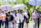 Top 3 Hoa hậu Áo thăm mộ Đại tướng Võ Nguyên Giáp