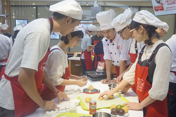 Học làm bánh Trung thu tại Ajinomoto Cooking Studio