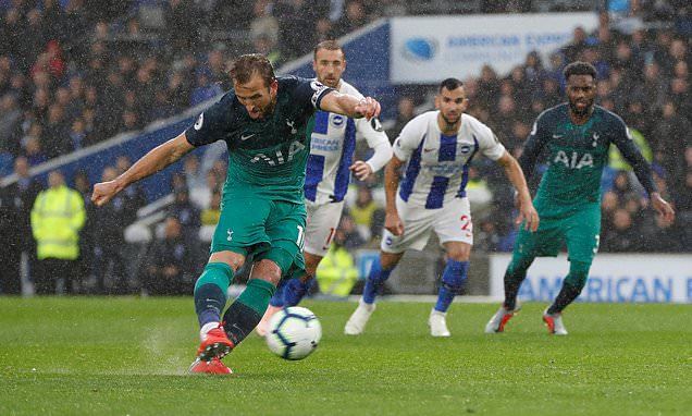 Harry Kane tỏa sáng, Tottenham qua mặt MU