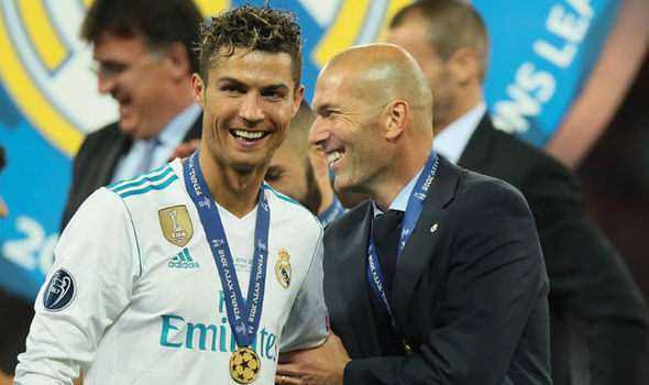 Real trải qua đêm đen tối nhất tại C1: Zidane, Ronaldo cùng cười...