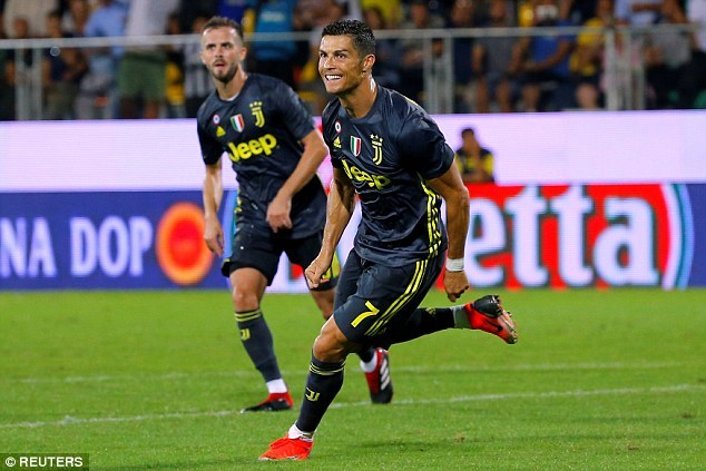 Ronaldo ghi bàn, Juventus chễm chệ trên đỉnh bảng