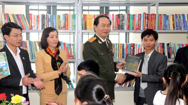 Trường THPT Kim Sơn B nhớ Chủ tịch nước Trần Đại Quang