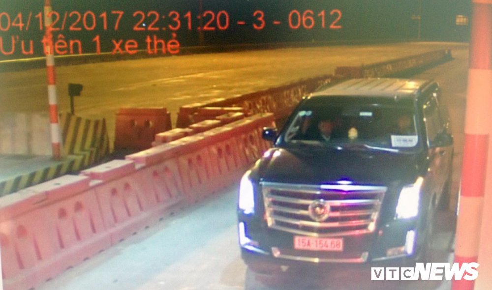 Siêu xe Cadillac gắn biển 'xe hộ đê' trốn phí trên cao tốc Hà Nội - Hải Phòng